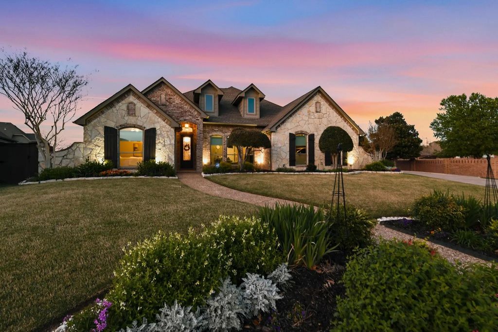 1913 Silkwood Court, Keller