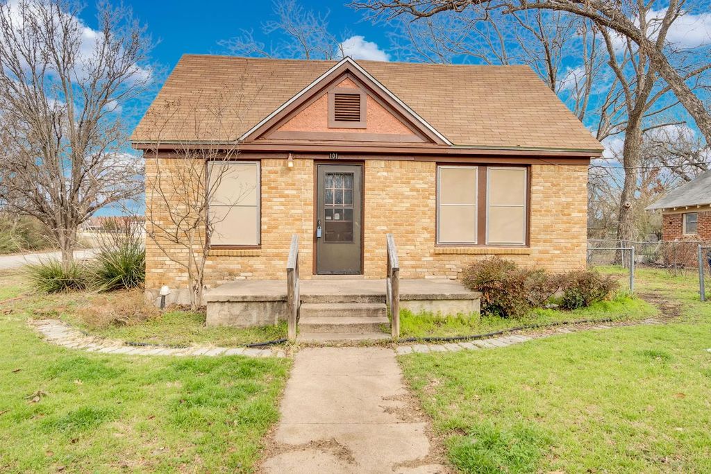 101 E Miller Street, Burleson