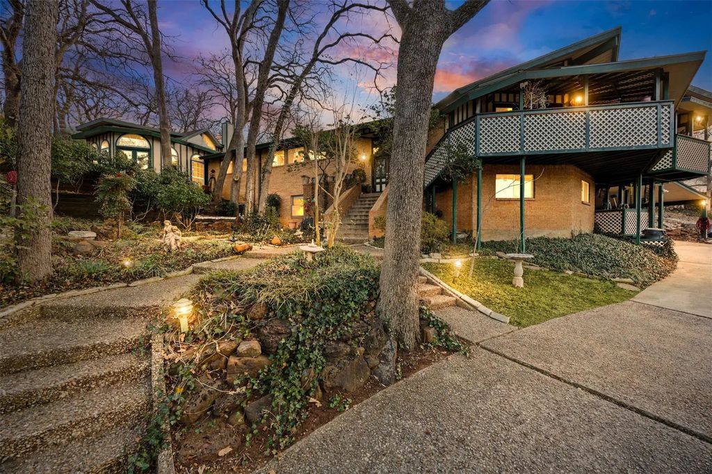 804 Valley Oaks Court, Arlington