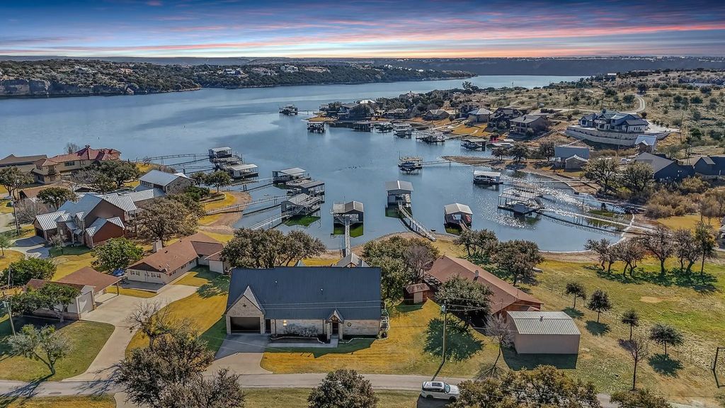 1010 Robin Lane, Possum Kingdom Lake