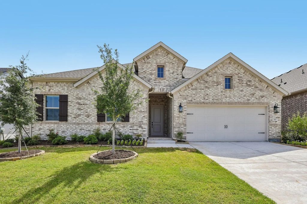 707 Emerald Heights, Lavon