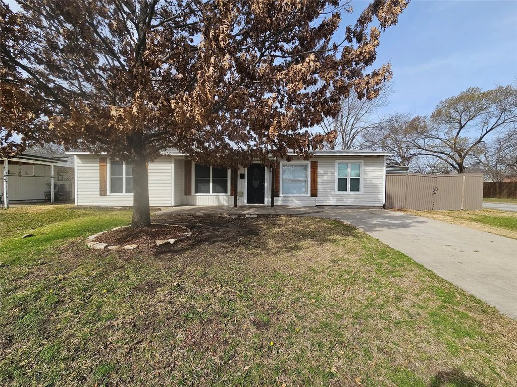 1002 Highland Drive, Grand Prairie
