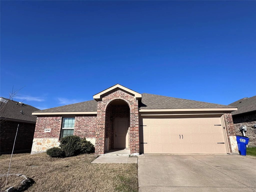 1710 Yale Street, Farmersville