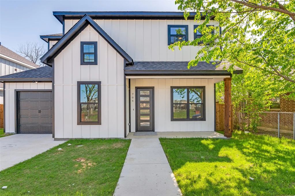 706 Perry Avenue, Waxahachie