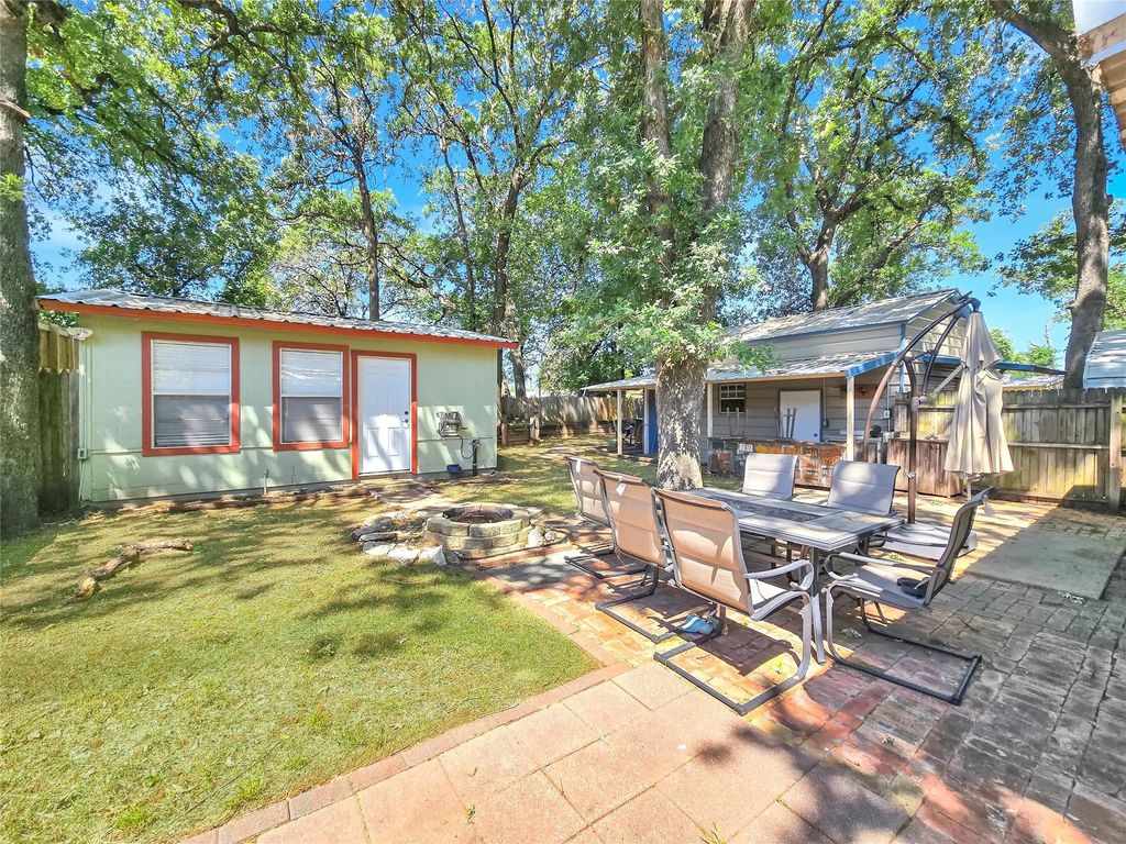 6505 Oakwood Lake Court, Granbury