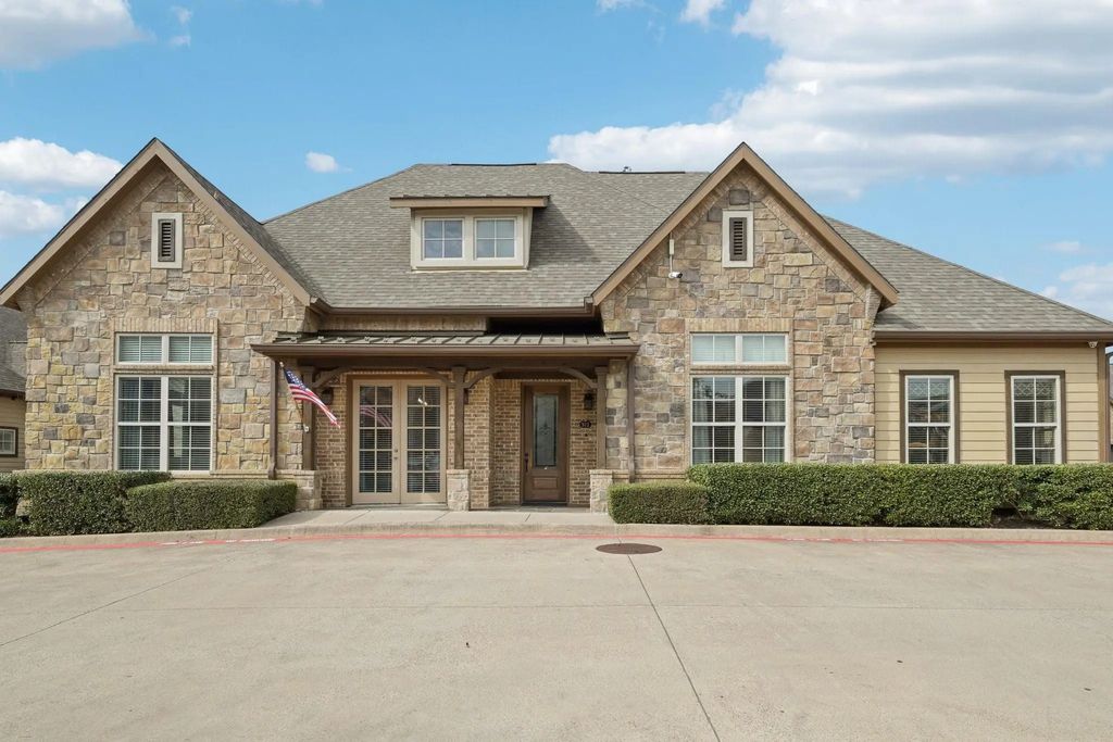 312 Watermere Drive, Southlake