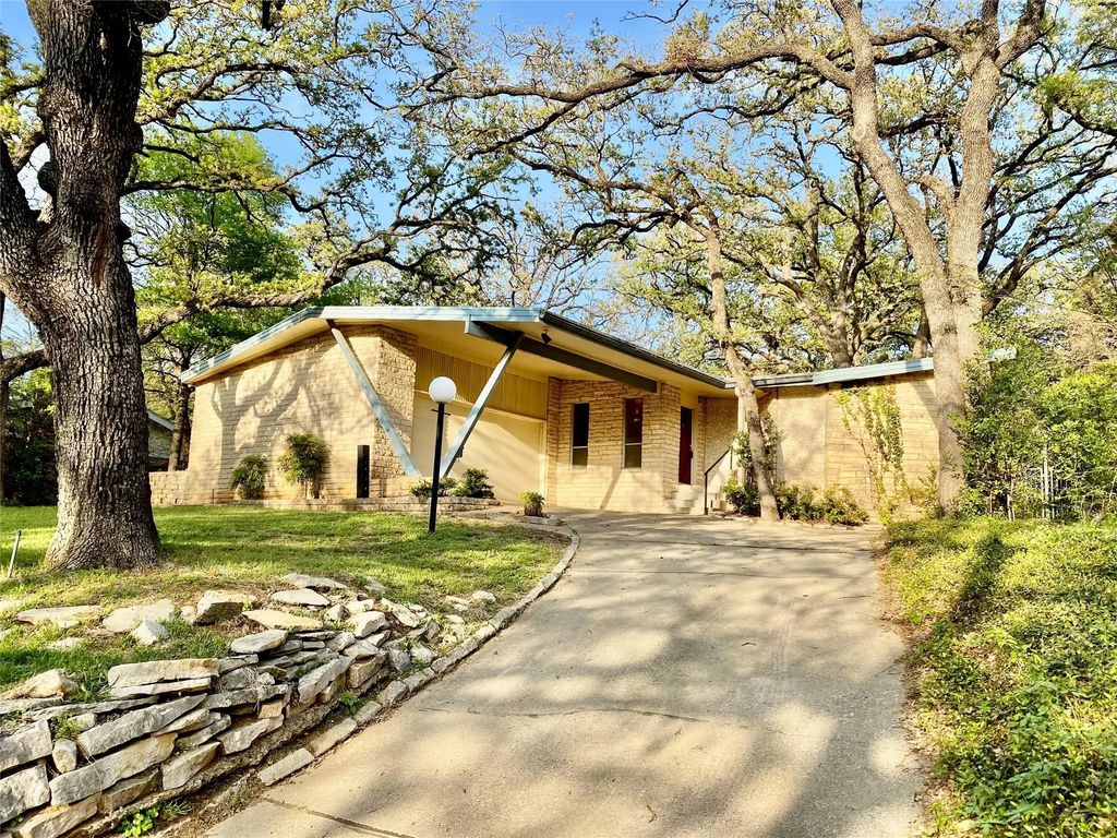 2013 Mill Creek Drive, Arlington