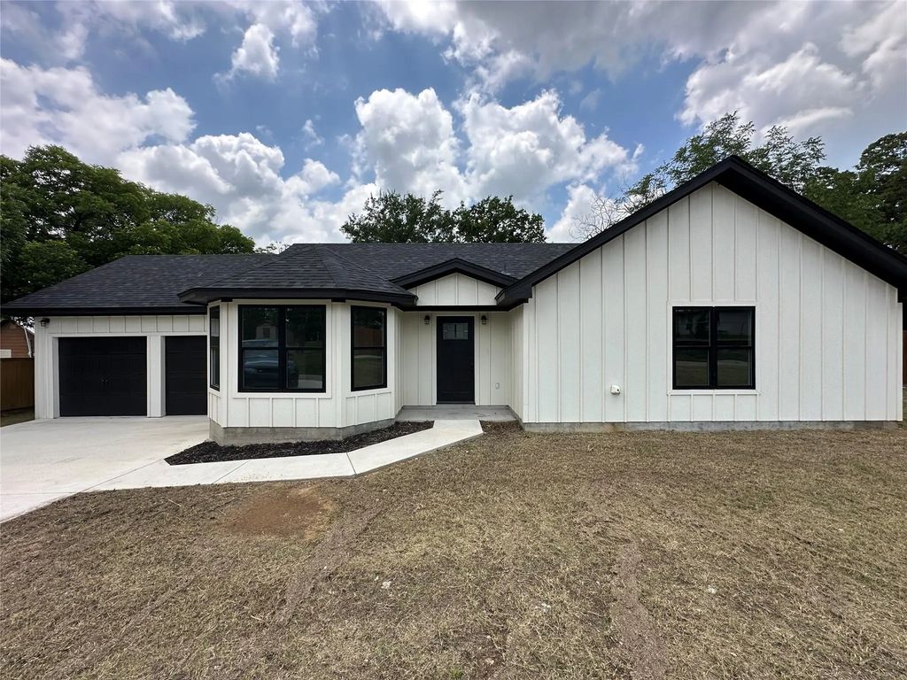 317 N Clark Street, Comanche