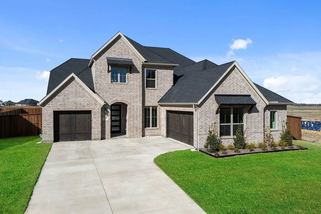 229 Pine Leaf Trail, Waxahachie