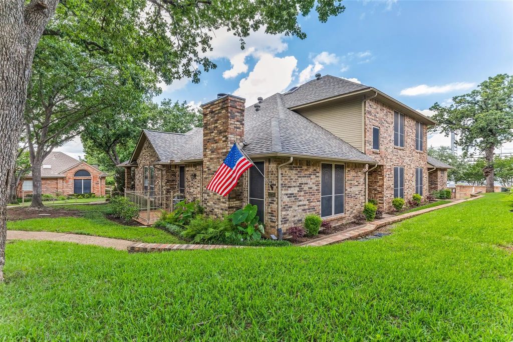 1230 Wooded Trail, Hurst