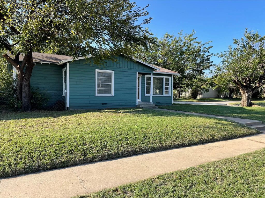 1749 S 21, Abilene