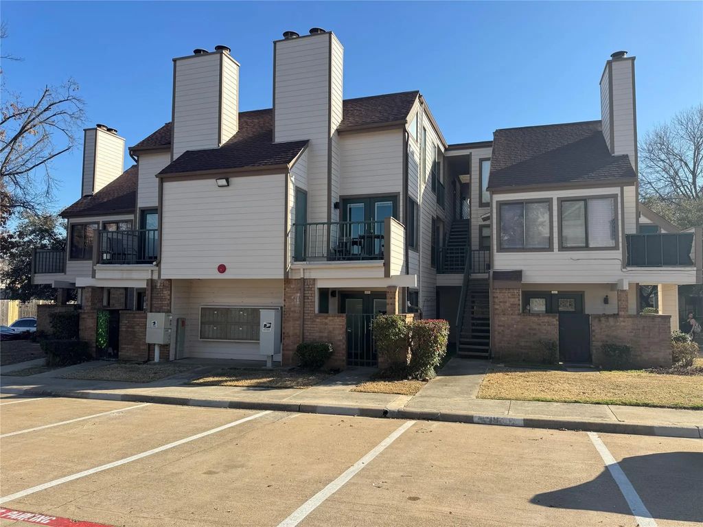 2300 Bamboo Drive N306, Arlington