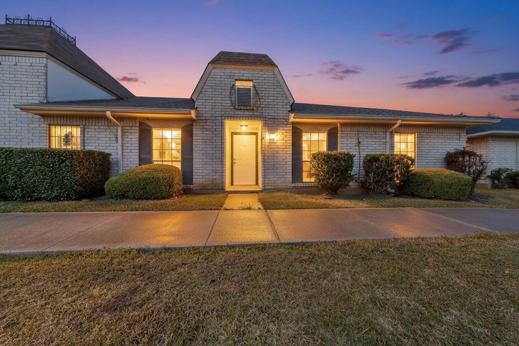 8 W Townhouse Lane 32, Grand Prairie