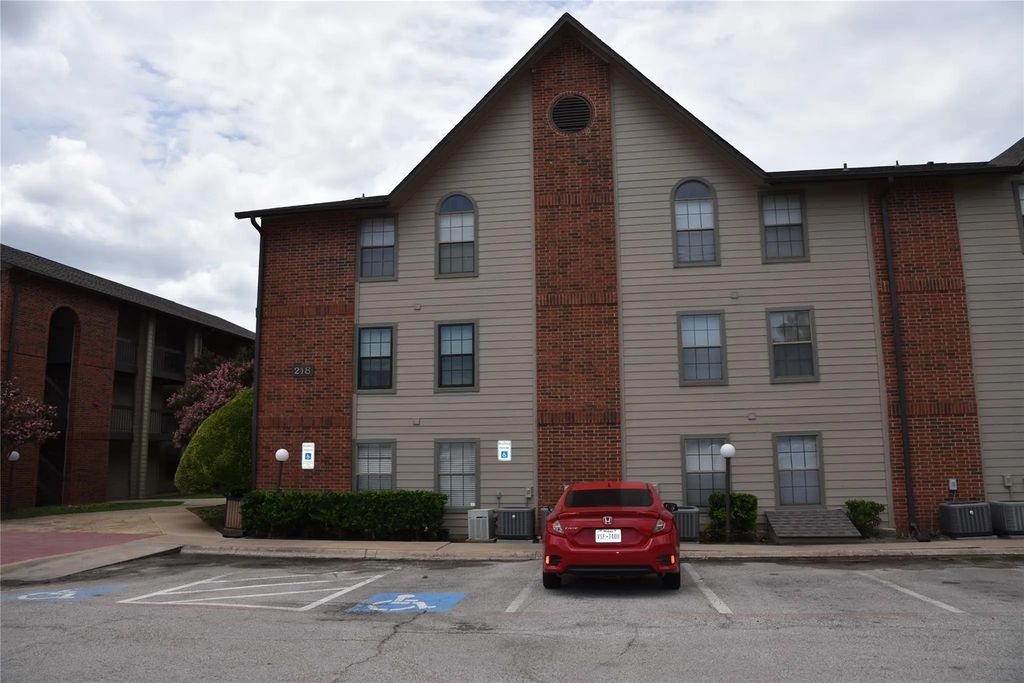 218 N Texas Boulevard 113, Denton