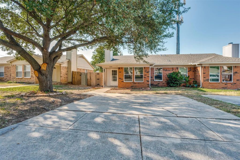 830 Woodland Court, Kennedale