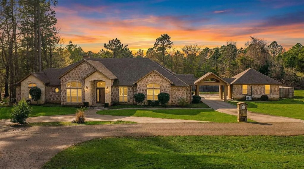 408 Gifford Avenue, Daingerfield
