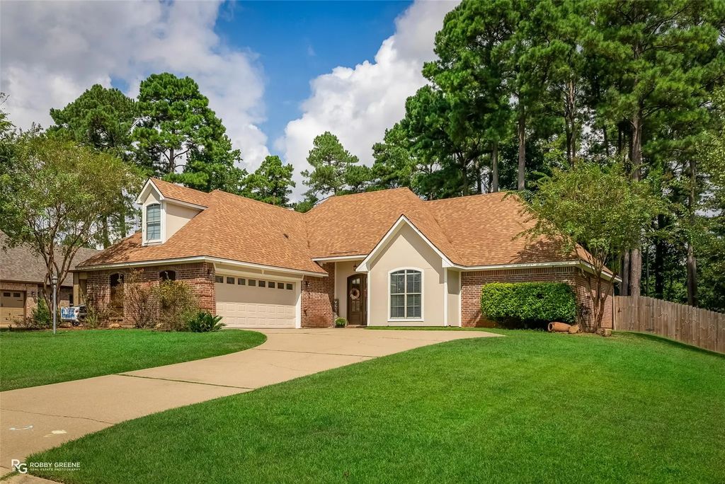 805 Grey Fox Circle, Haughton