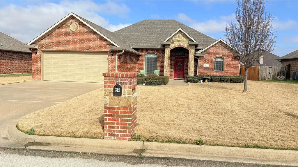 312 W Mcafee Drive, Mabank