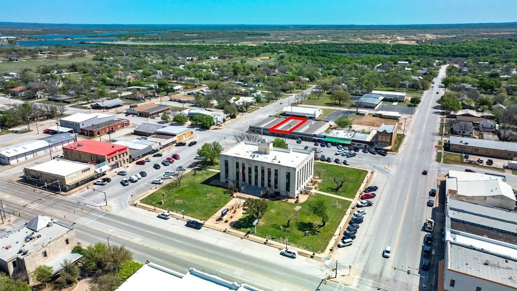 128 N North Church Street, Jacksboro