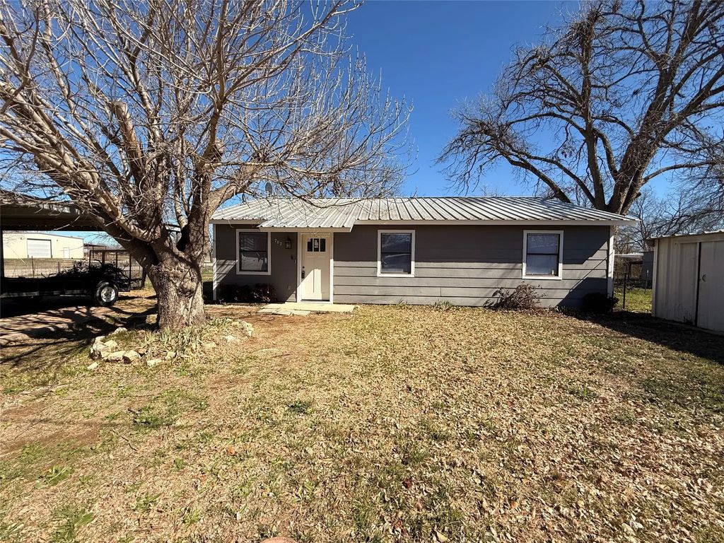 707 N First Street, Bangs