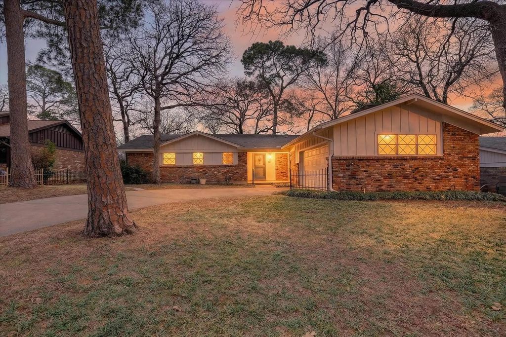 729 W Cheryl Avenue, Hurst