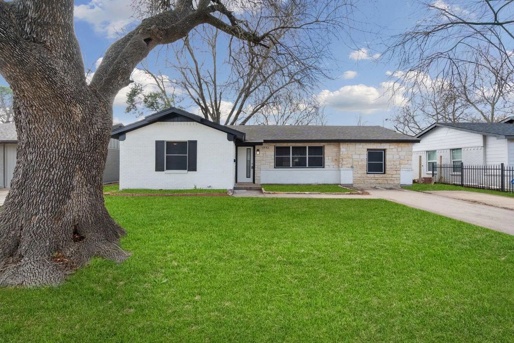8842 Donnybrook Lane, Dallas