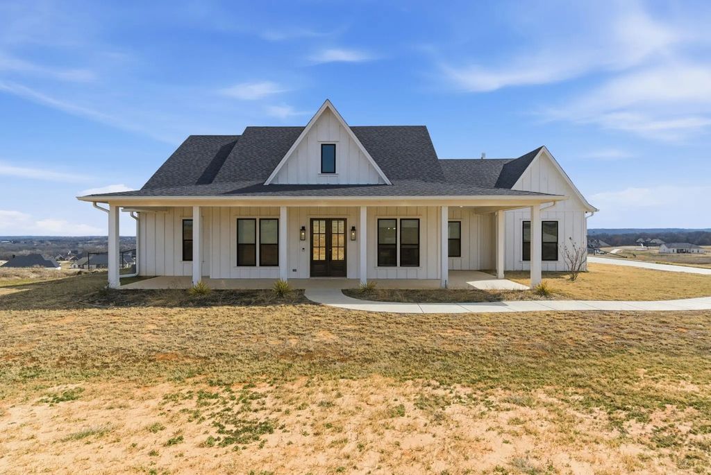 1024 Agnes North, Springtown
