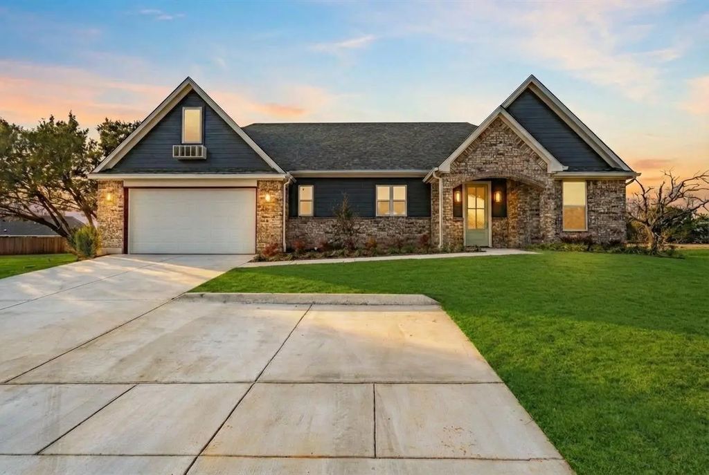 109 Vista Ridge Street, Glen Rose