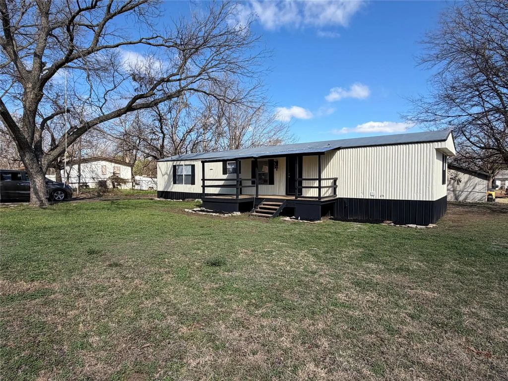 3601 Hedge Row Street, Granbury