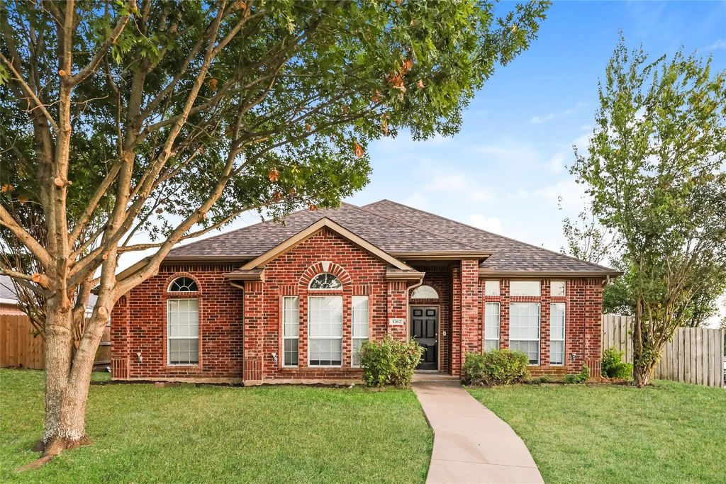 1362 Meadow Creek Drive, Lancaster