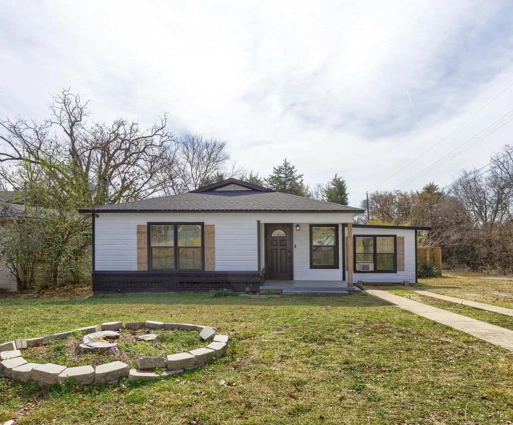 1130 W Heron Street, Denison