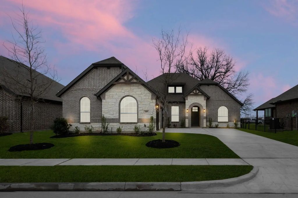 389 Paddle Boat Drive, Granbury