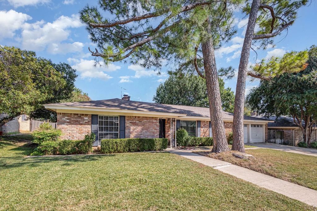 1740 Cynthia Lane, Hurst