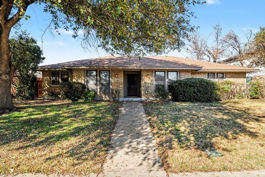2213 Trinity Springs Drive, Carrollton
