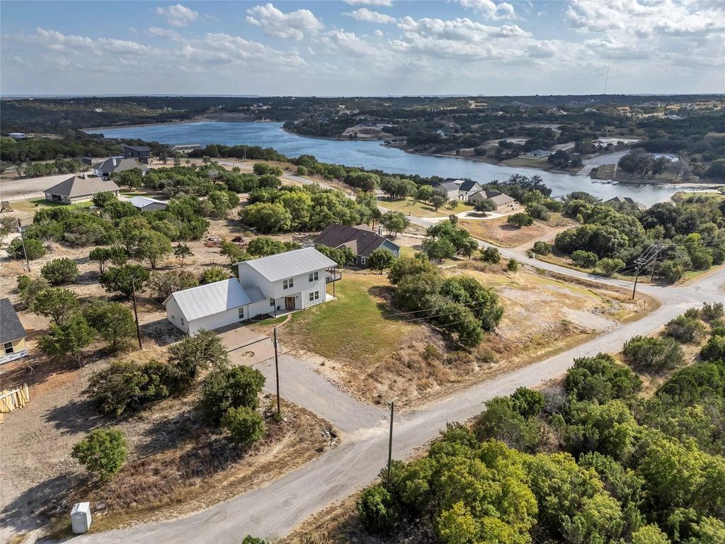 200 Peninsula Court, Bluff Dale