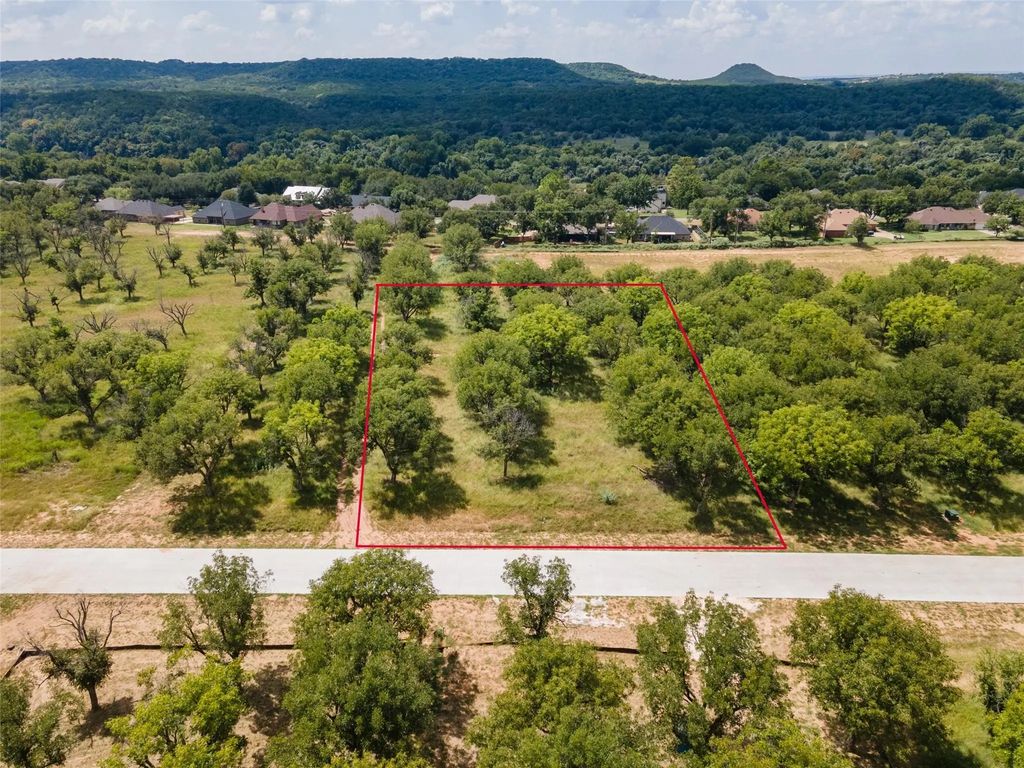3107 E Landings S, Granbury