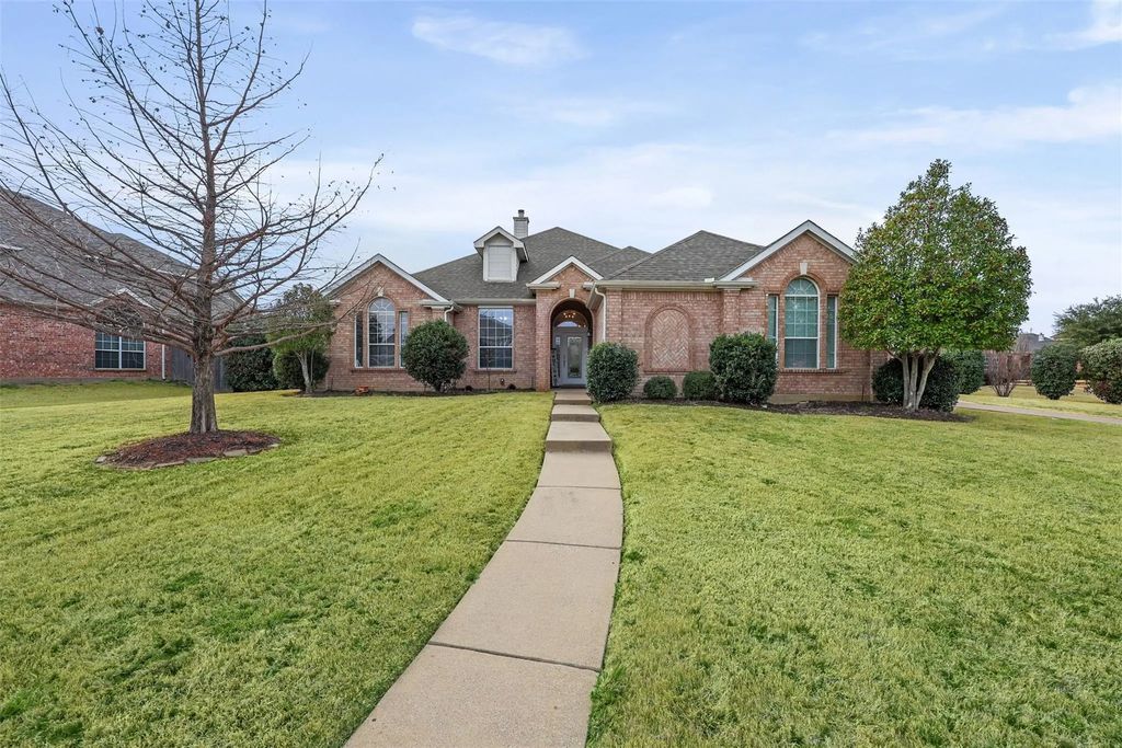 1801 Rim Rock Trail, Mansfield