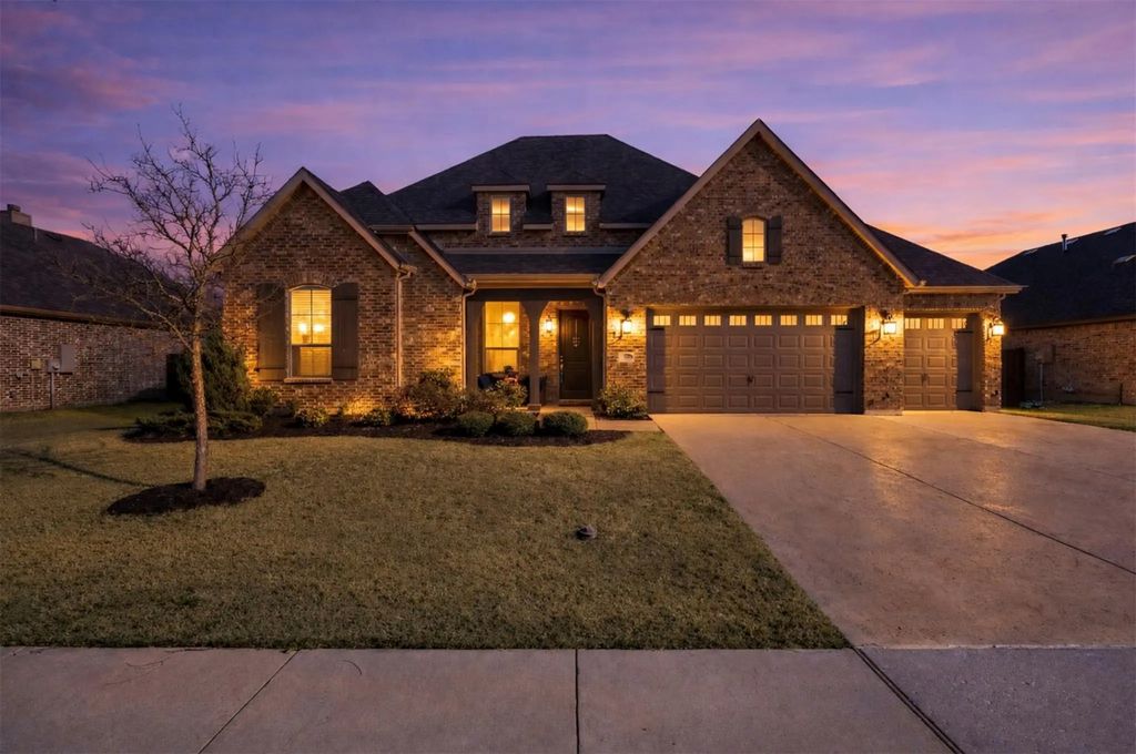 1684 Stonegate Street, Waxahachie