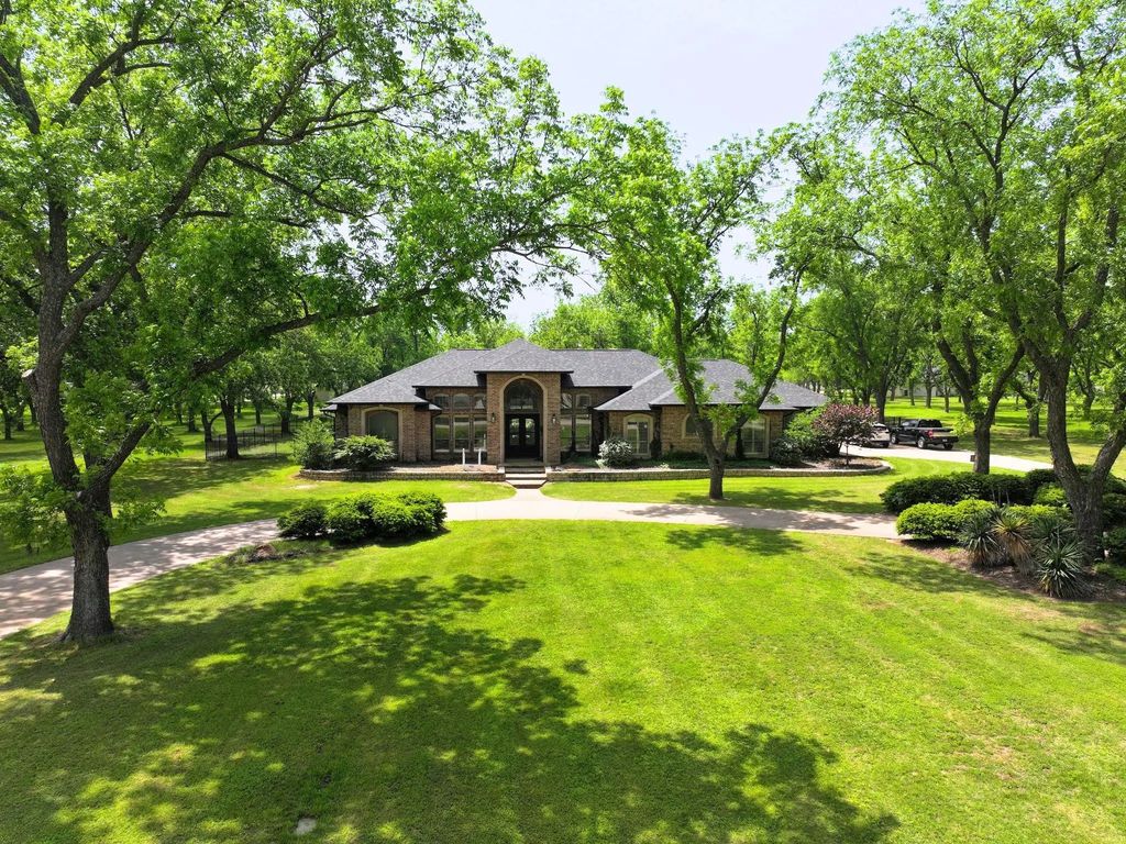 8810 S Hampton Drive, Granbury