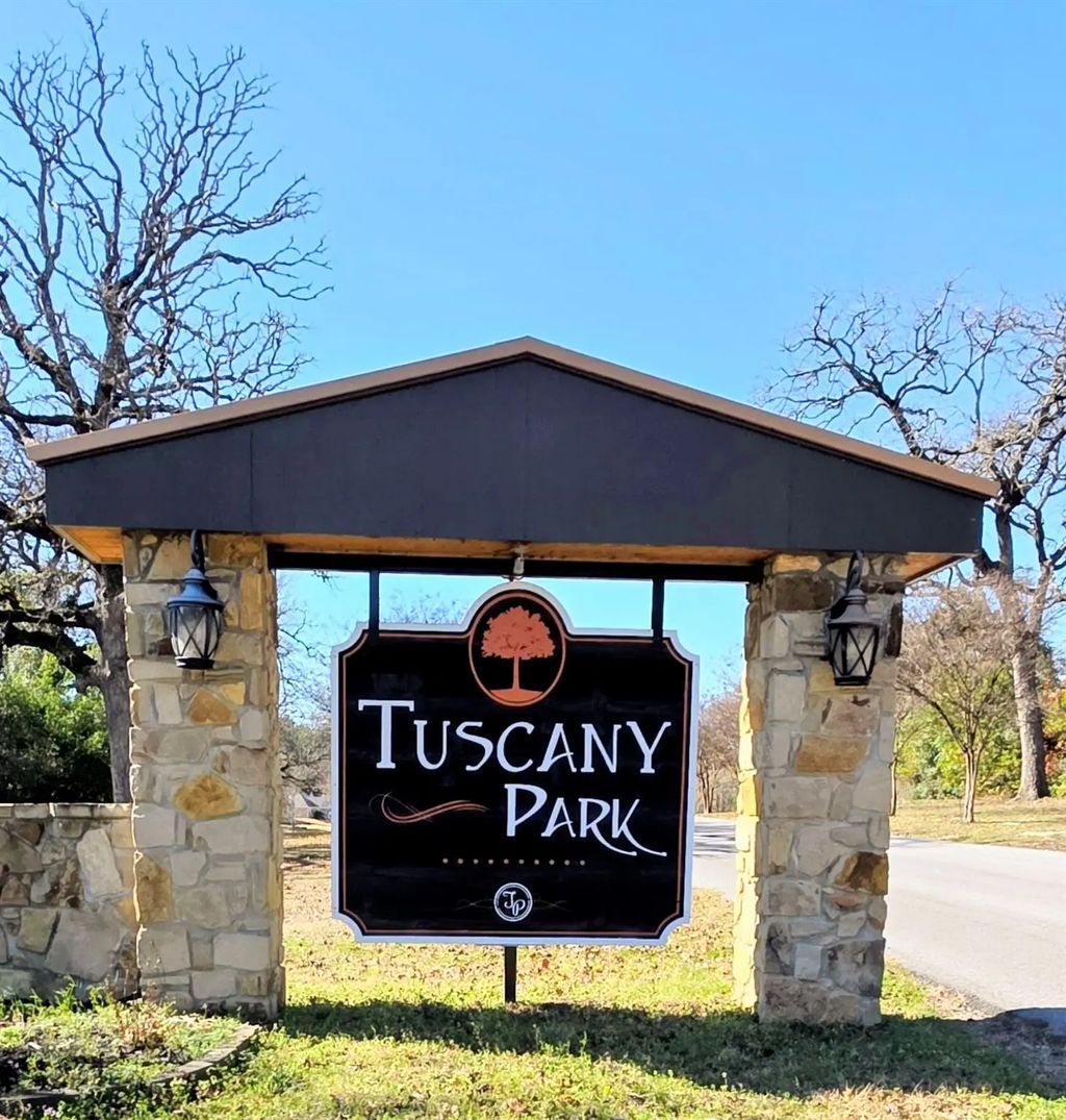 25 Private Rd 6307, Mineola