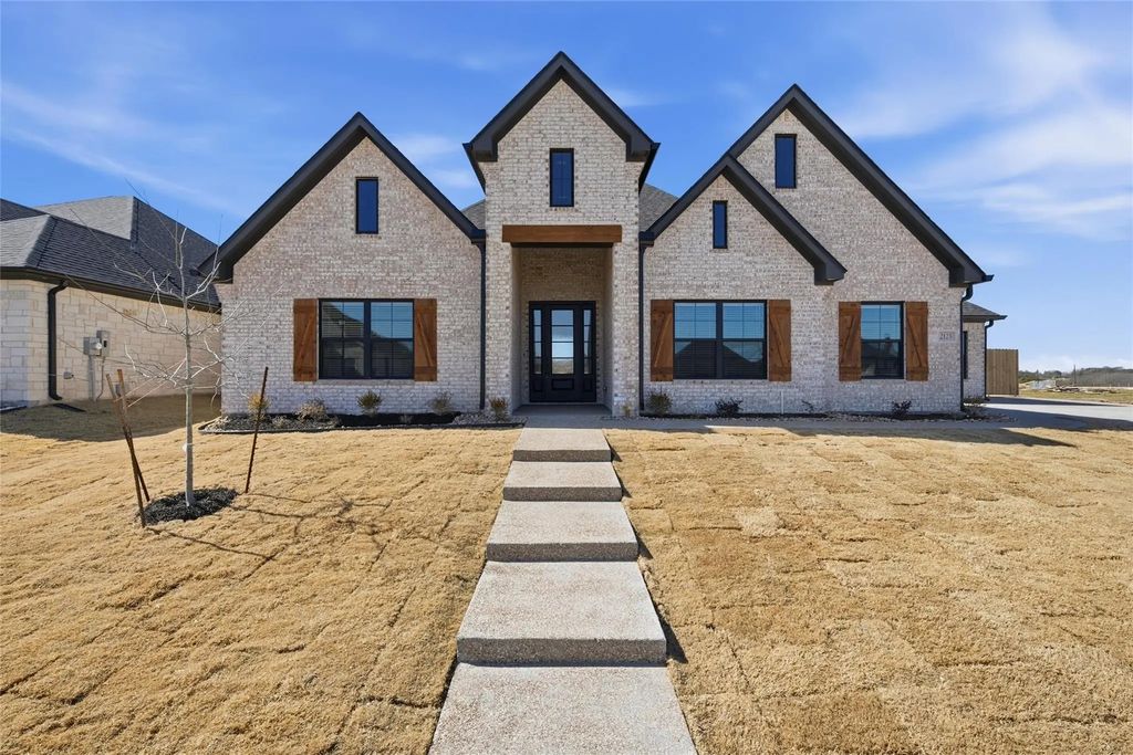 2125 Bond, Lorena