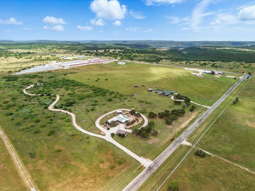 186 W Hells Gate Drive Acres 11, Strawn