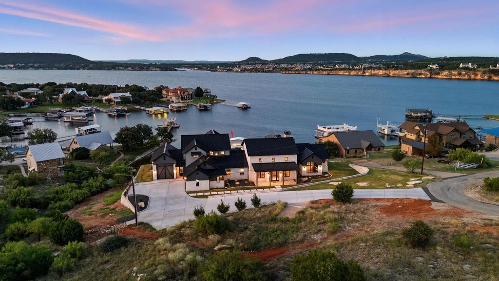 1003 Wax Wing Cove, Graford