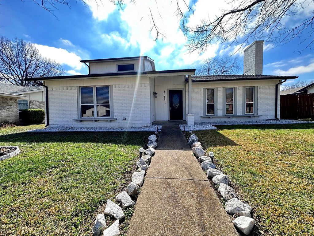 1818 Cripple Creek Drive, Garland