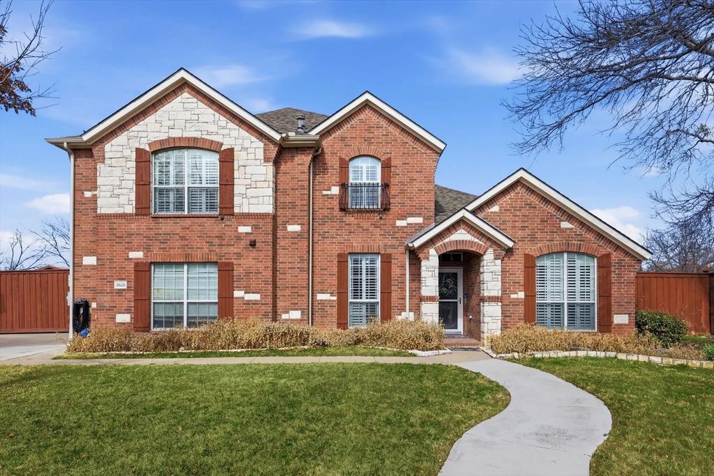 3825 Island Court, Carrollton