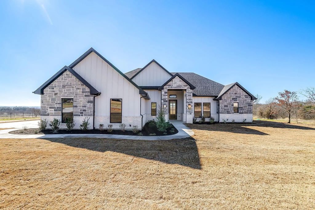 1016 Freedom Court, Weatherford