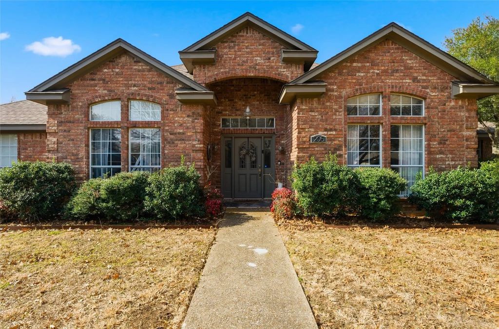 205 Buckingham Place, Hewitt