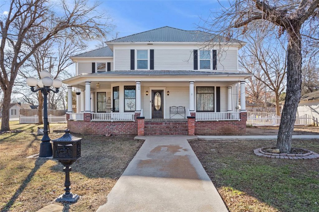 900 W 6th Street, McGregor