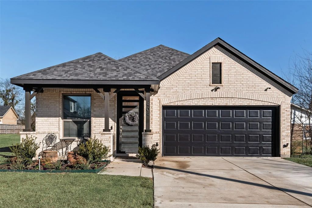 404 W Rochester Street, Terrell