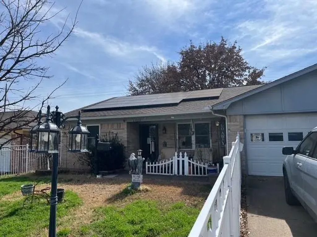 2020 Vickie Drive, Irving